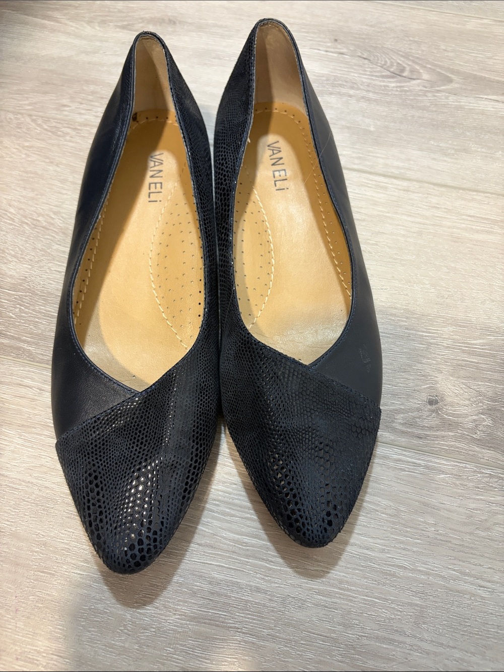Vaneli Black Pointed Toe Textured Leather Flats